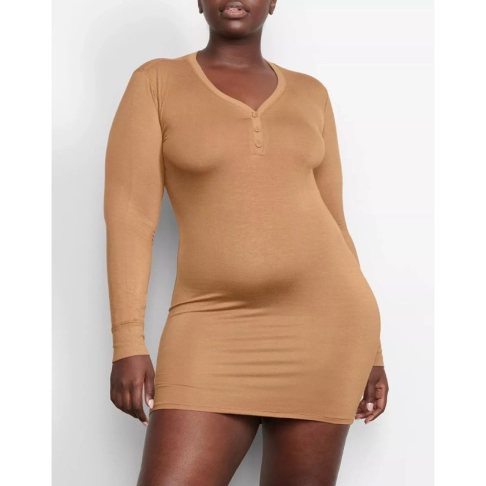 SKIMS • Camel/Tan Soft Lounge Long Sleeve Henley Sleep Dress, 4XL